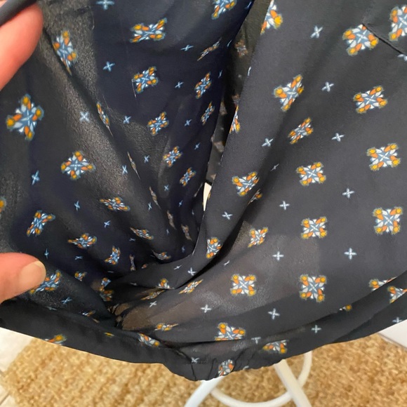 Maurices Geometric Print Wrap Top M - Picture 7 of 9